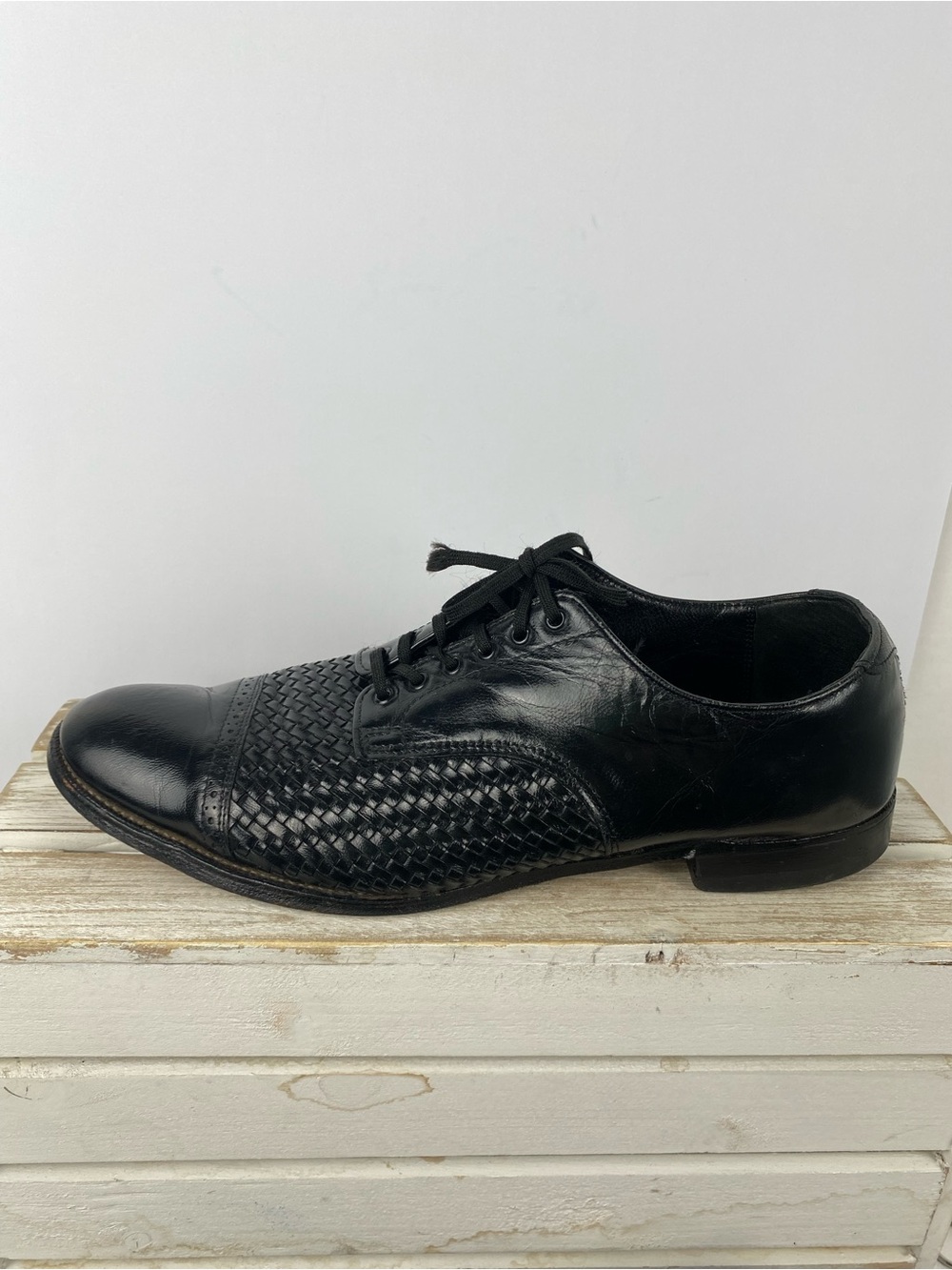 Stacy Adams black leather oxford’s distinct woven leather midsection size 10.5